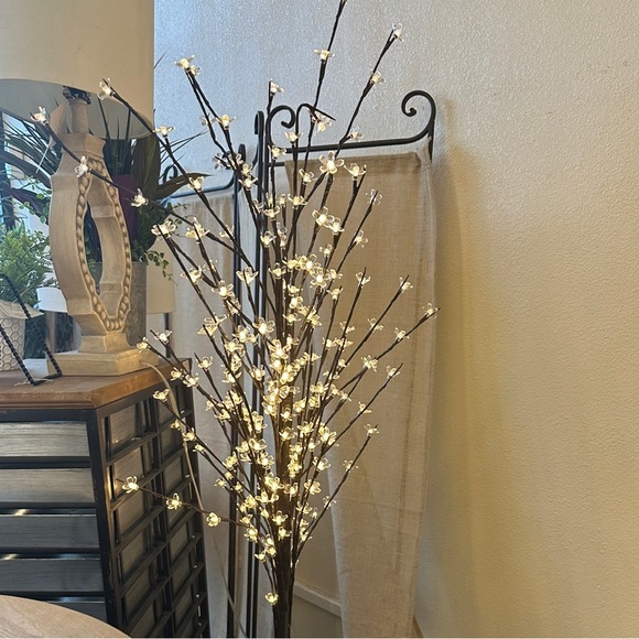 🌸NEW CHERRY BLOSSOM TREE INDOOR OUTDOOR 5 FOOT LED WITH BOX. CAN USE TO DECOR. - Picture 5 of 16